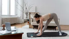 Vypadají univerzálně, ale ve skutečnosti jsou to past: 10 cviků, které spíše škodí než pomáhají